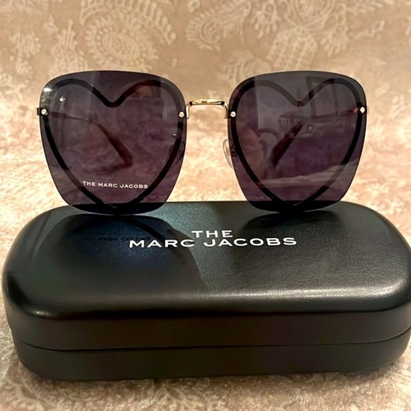 Brand New The Marc Jacobs Square Sunglasses w/ Gold Tone Metal Heart Shaped Rim main image 4